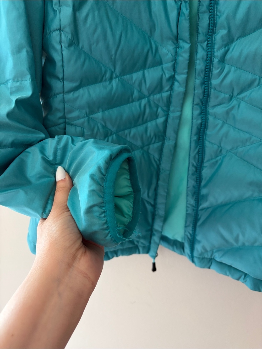 The North Face Women's Teal 550 Puffer Jacket - Picture 8 of 16